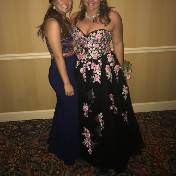 Elle Wilde Prom Dress - Picture 5 of 6